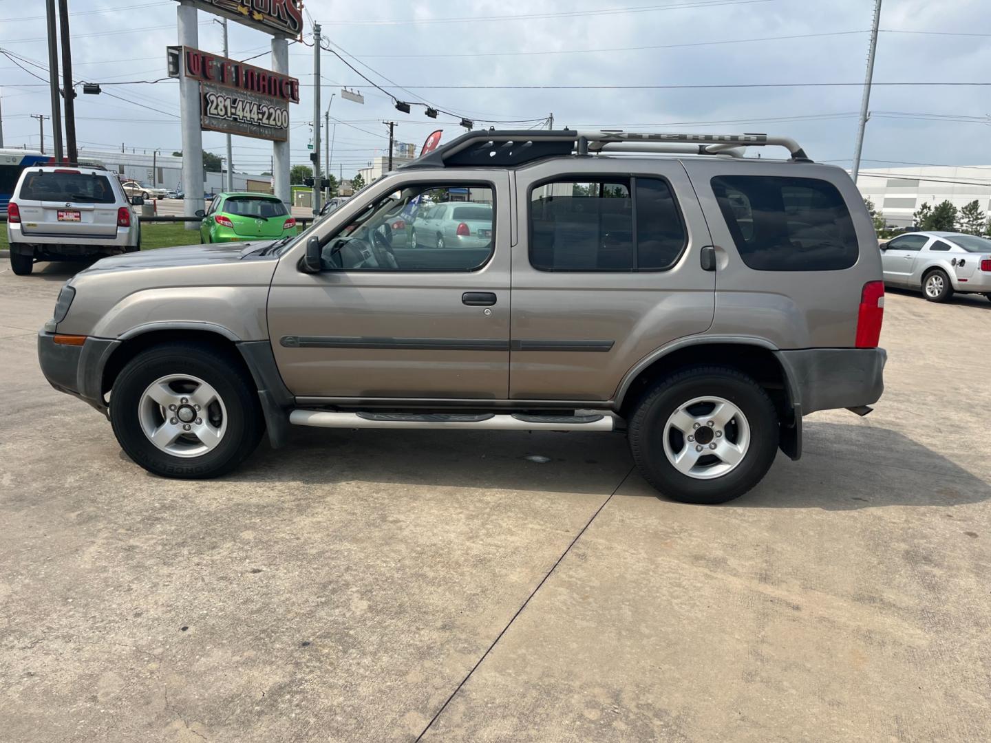 2004 GOLD /gray Nissan Xterra (5N1ED28T84C) , Automatic transmission, located at 14700 Tomball Parkway 249, Houston, TX, 77086, (281) 444-2200, 29.928619, -95.504074 - Photo#3